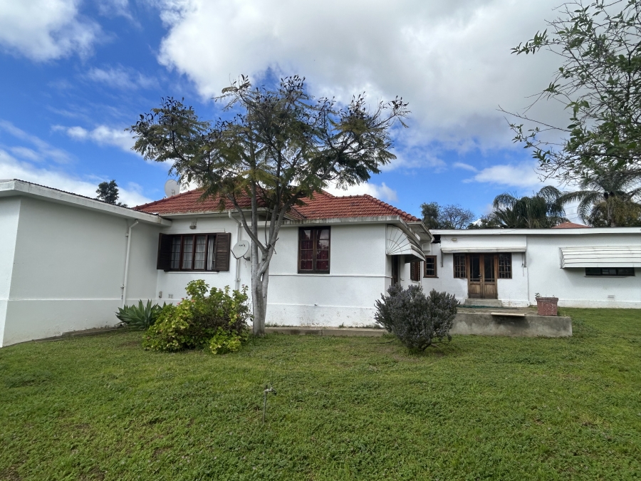 6 Bedroom Property for Sale in Uitsig Western Cape
